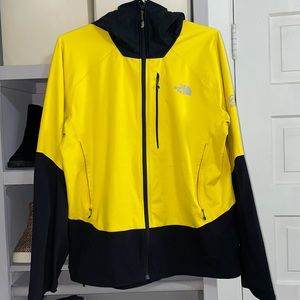 Men’s Summit L4 WindStopper Soft Shell Hoodie